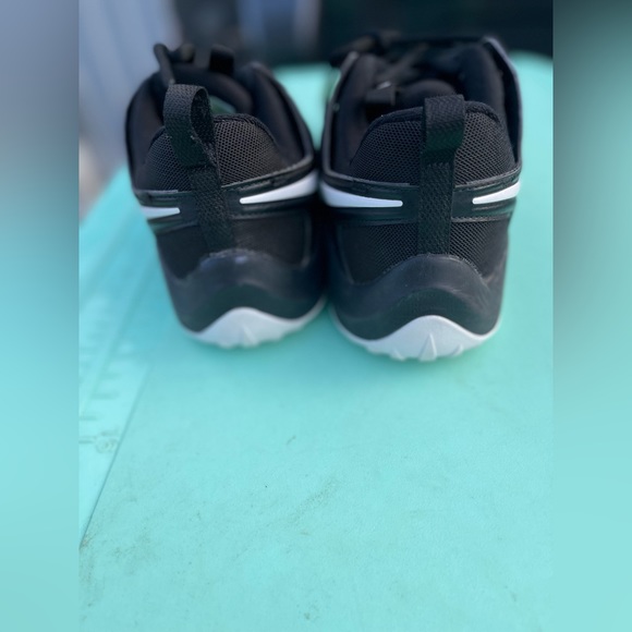 Nike woman’s volleyball shoes size 11 - Picture 5 of 7